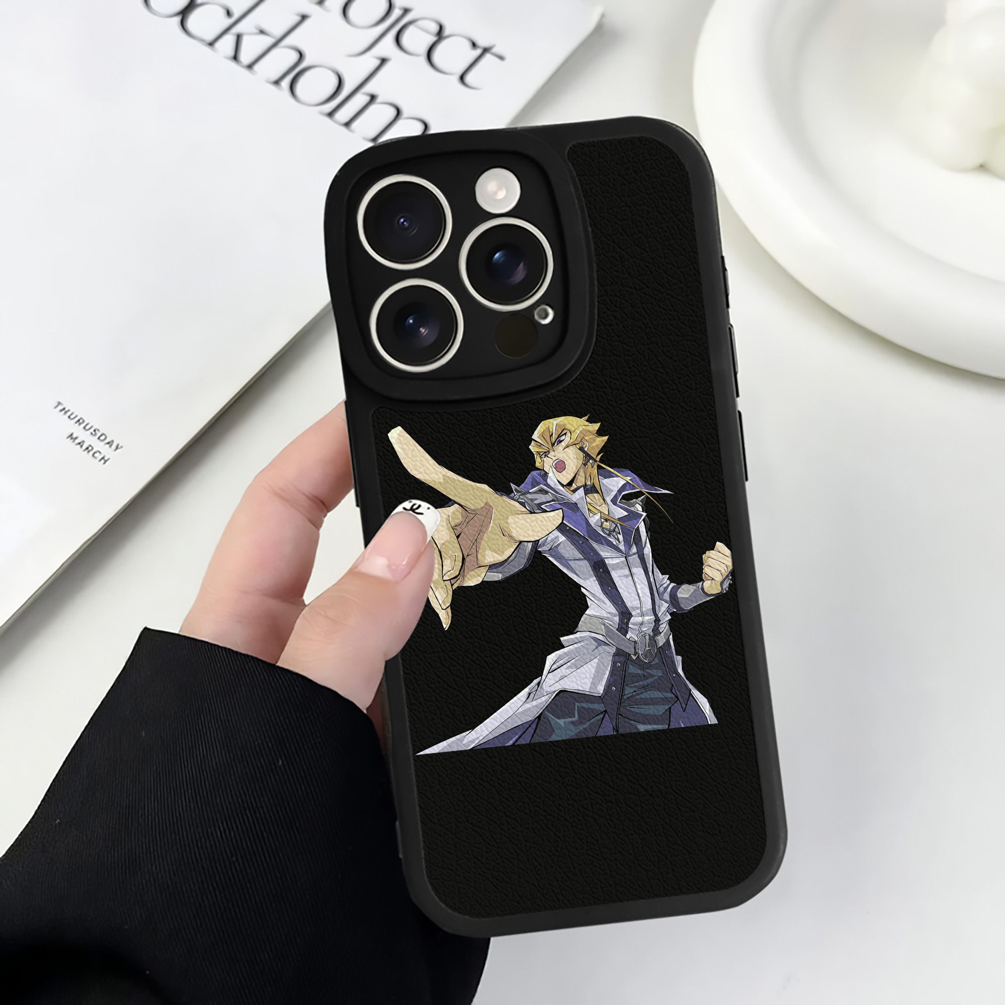 （画像用） 遊☆戯☆王 Yu-Gi-Oh! 【iPhone 16シリーズ対応】シリコンスマホケース（レザー調） 材質：シリコン